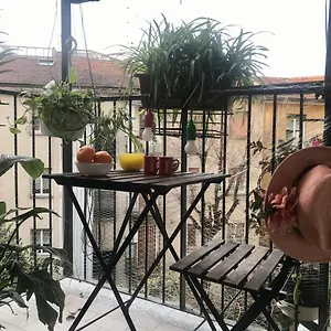 Pied A Terre Sant'agostino , Milan Italy